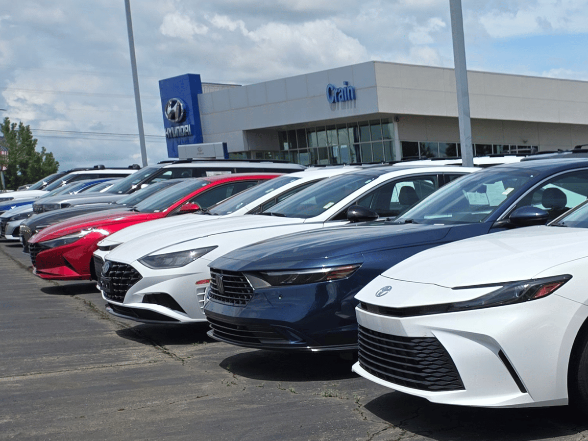 Lineup of used Hyundai Elantra and Elantra Hybrid vehicles for sale at Crain Hyundai of Fort Smith dealership