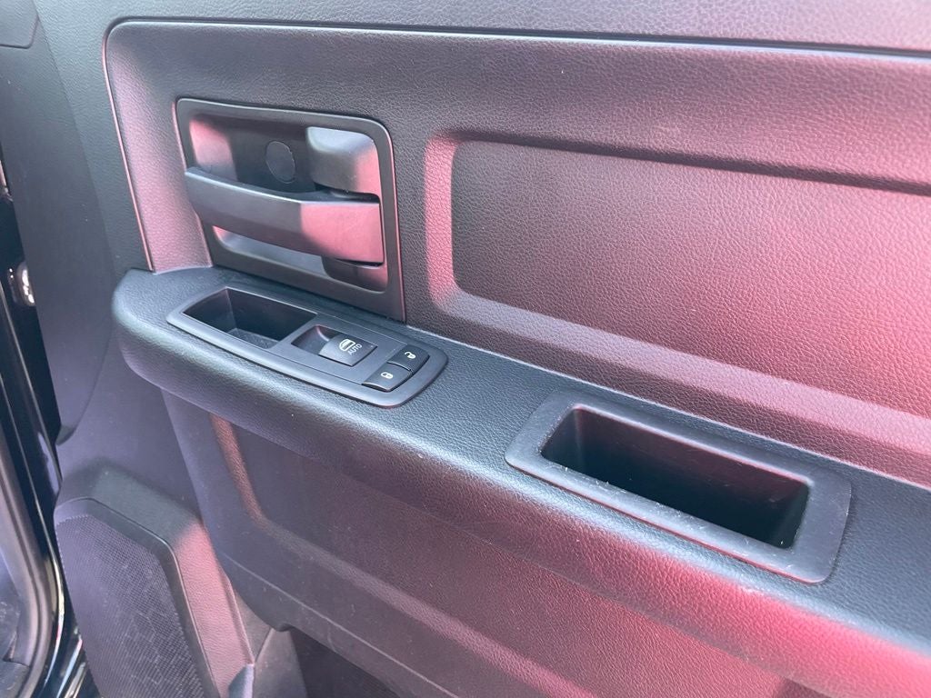 2019 RAM 1500 Classic Tradesman - IT'S GOT A HEMI!!! / 1-OWNER