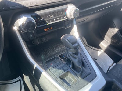 2021 Toyota RAV4 XLE - APPLE CARPLAY / AWD