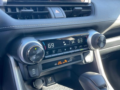 2024 Toyota RAV4 XLE - WIRELESS CARPLAY / BLIND SPOT MONITOR