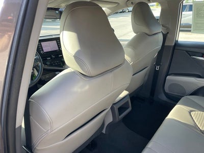 2021 Toyota Camry SE - 39 MPG / APPLE CARPLAY