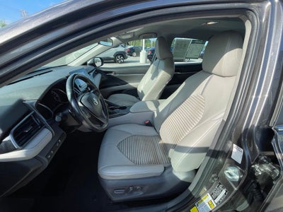 2021 Toyota Camry SE - 39 MPG / APPLE CARPLAY