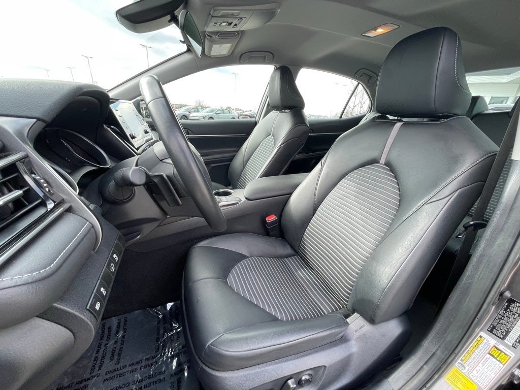 2024 Toyota Camry SE - 40 MPG / APPLE CARPLAY