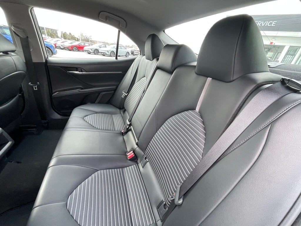 2024 Toyota Camry SE - 40 MPG / APPLE CARPLAY