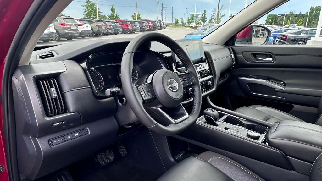 2024 Nissan Pathfinder SL