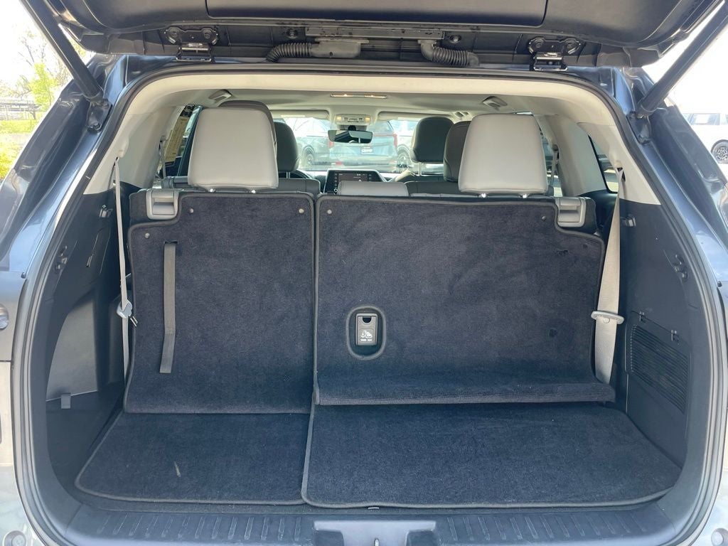 2021 Toyota Highlander XLE - MOONROOF / LEATHER