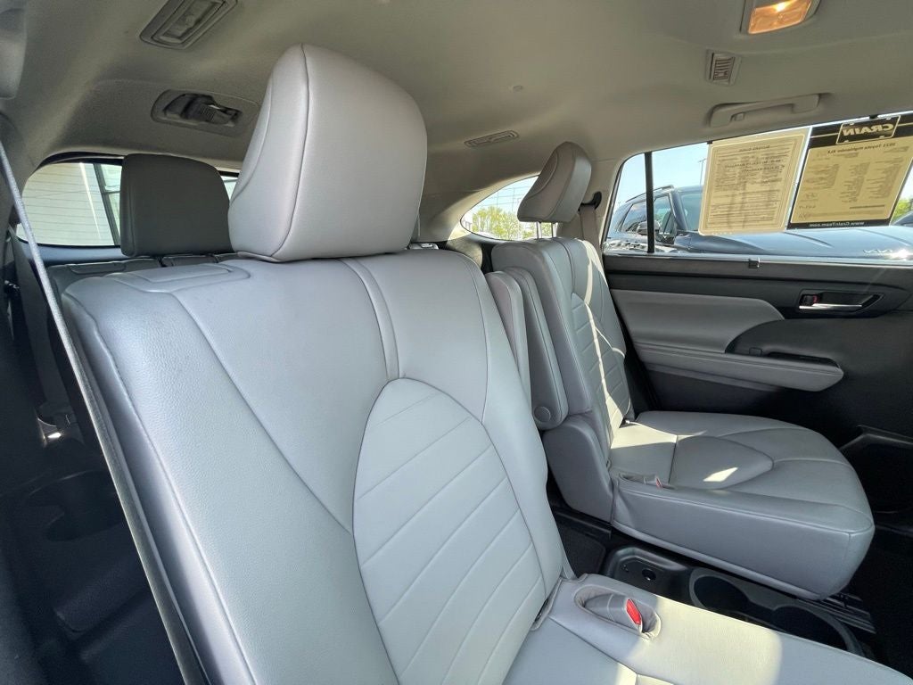 2021 Toyota Highlander XLE - MOONROOF / LEATHER