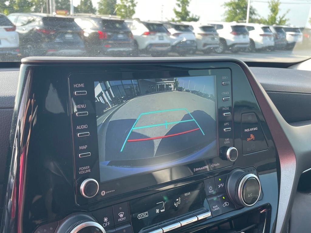 2022 Toyota Highlander XLE - POWER MOONROOF / APPLE CARPLY