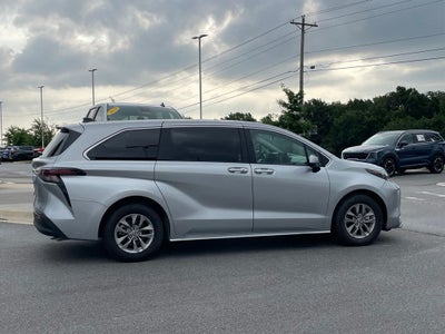2025 Toyota Sienna LE 8 Passenger - 36 MPG / WIRELESS CARPLAY