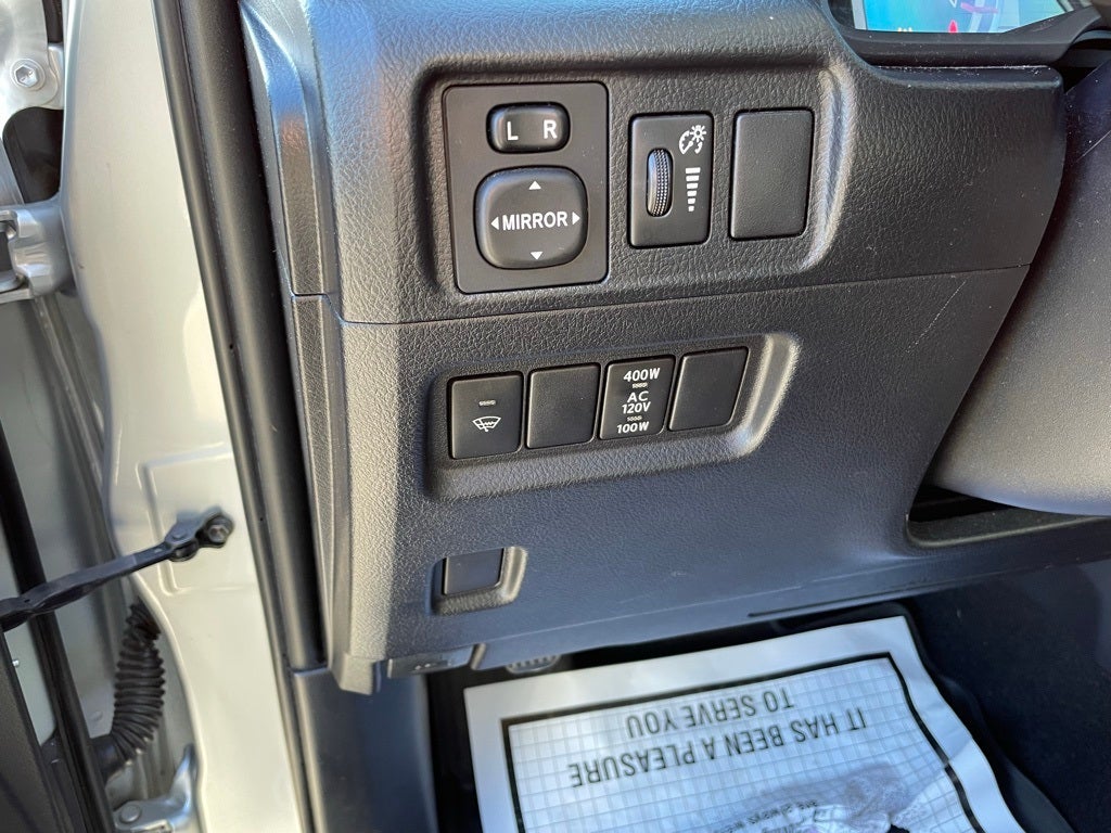 2018 Toyota 4Runner SR5 - CLEAN CARFAX / 4WD