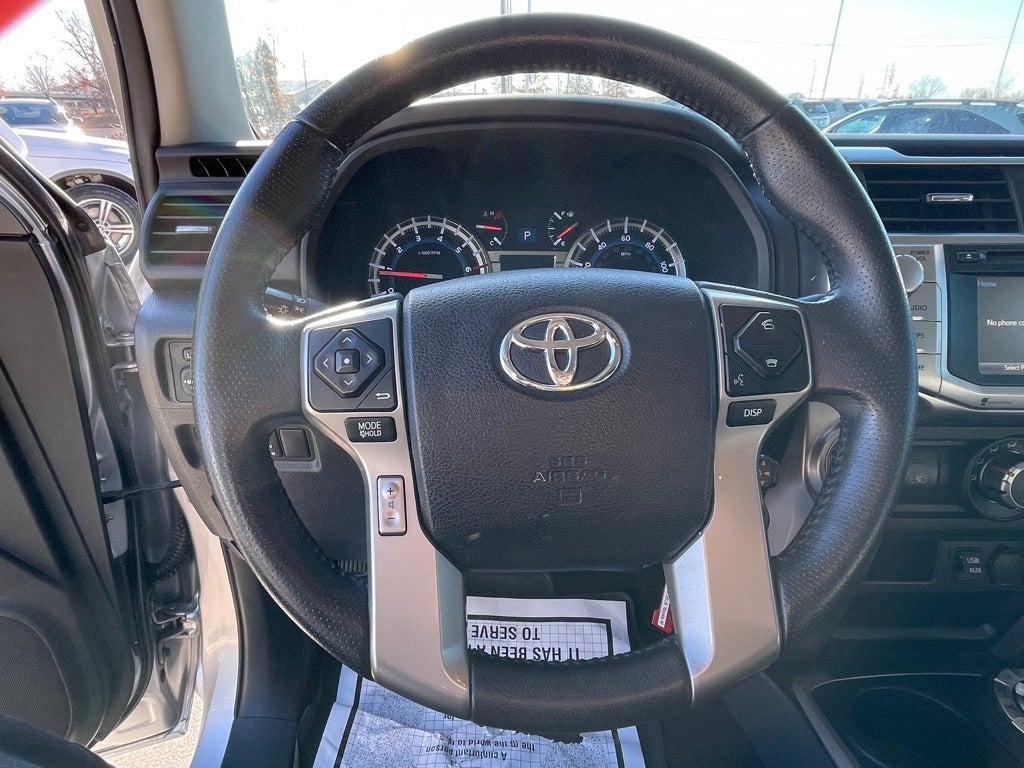 2018 Toyota 4Runner SR5 - CLEAN CARFAX / 4WD