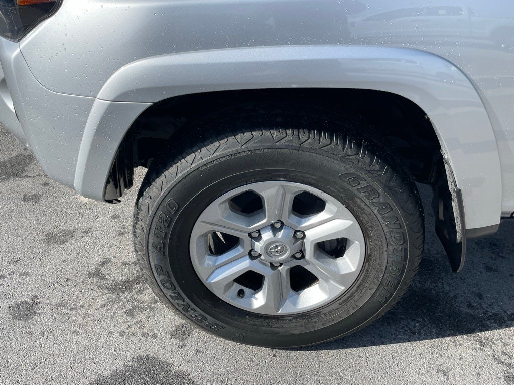 2024 Toyota 4Runner SR5 - TOYOTA SAFETY SENSE / 8-INCH TOUCHSCREEN