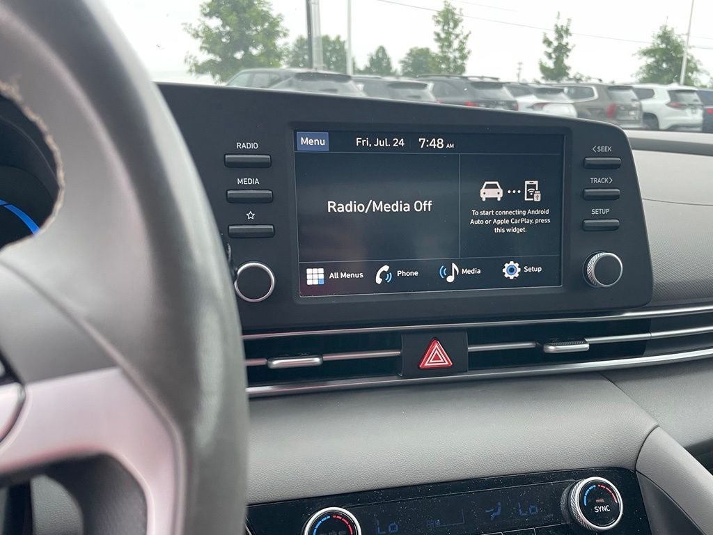 2025 Hyundai ELANTRA SEL Sport - 39 MPG / APPLE CARPLAY
