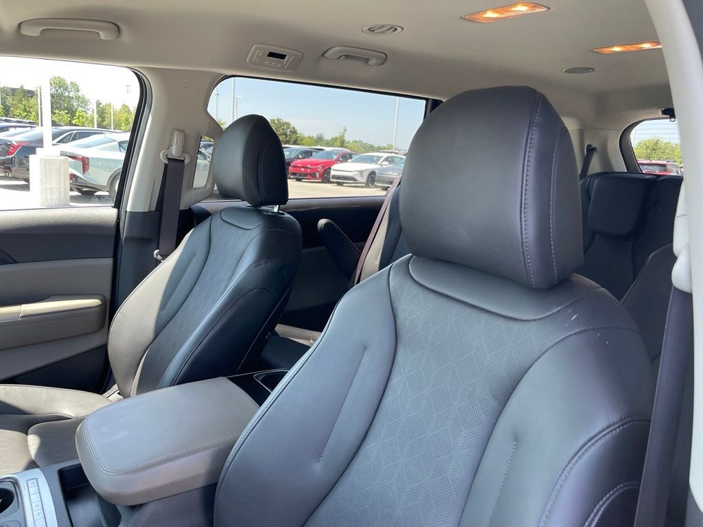 2025 Kia Carnival LXS - KIA CERTIFIED / NAVIGATION