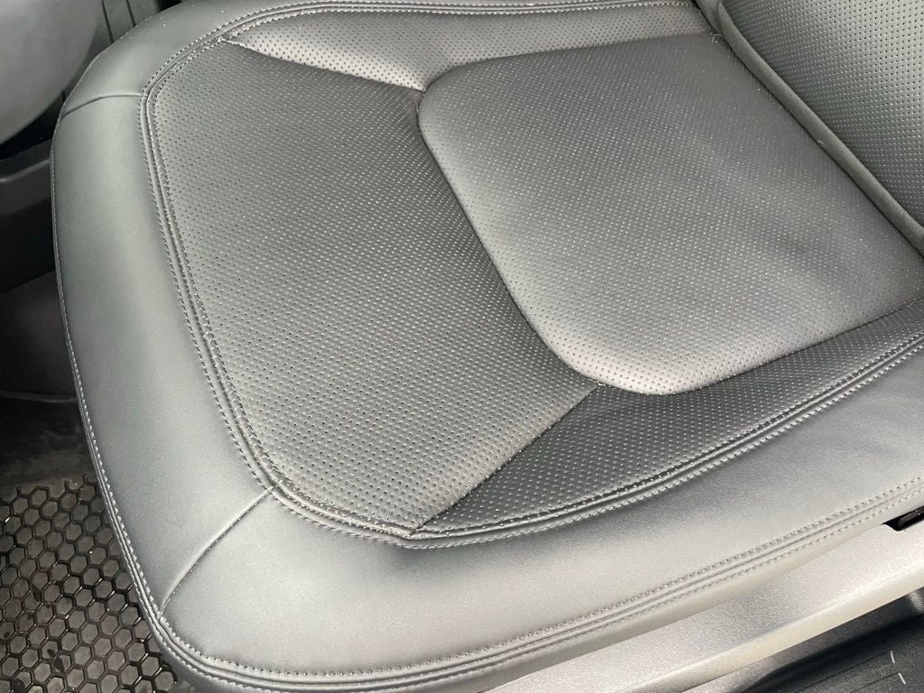 2025 Land Rover Defender 110 X-Dynamic SE