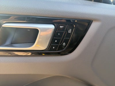 2019 Porsche Cayenne Base - PANORAMIC SUNROOF / MEMORY SEATS