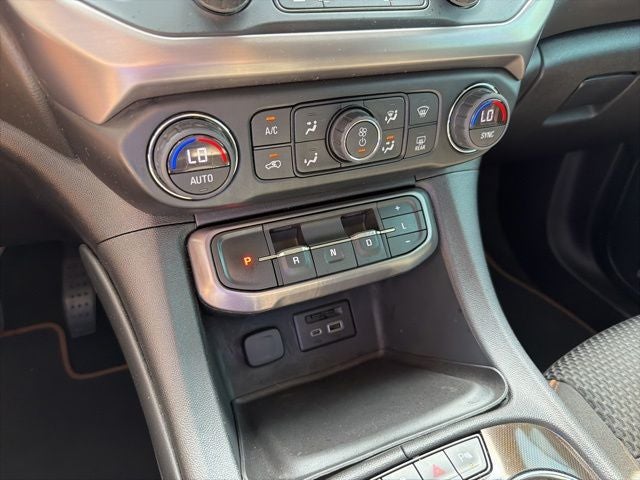 2022 GMC Acadia AT4