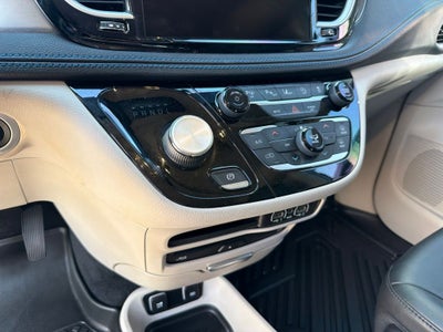 2021 Chrysler Pacifica Touring L CLEAN CARFAX 1-OWNER
