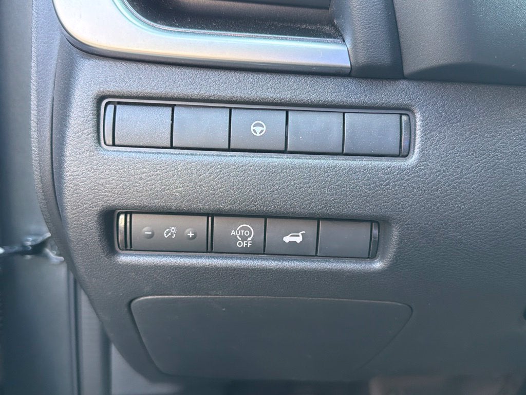 2025 Nissan Rogue SV Clean CarFax, One Owner