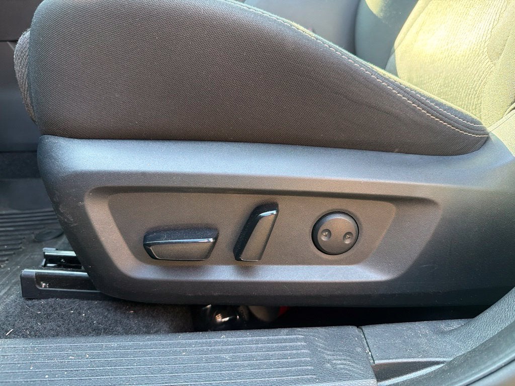 2025 Nissan Rogue SV Clean CarFax, One Owner