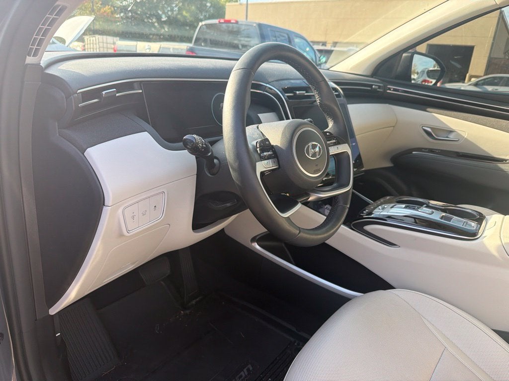 2024 Hyundai TUCSON Limited Pano Roof, Leather, Clean Carfax, One Owner