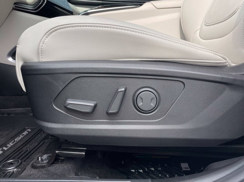 2024 Hyundai TUCSON Limited Pano Roof, Leather, Clean Carfax, One Owner