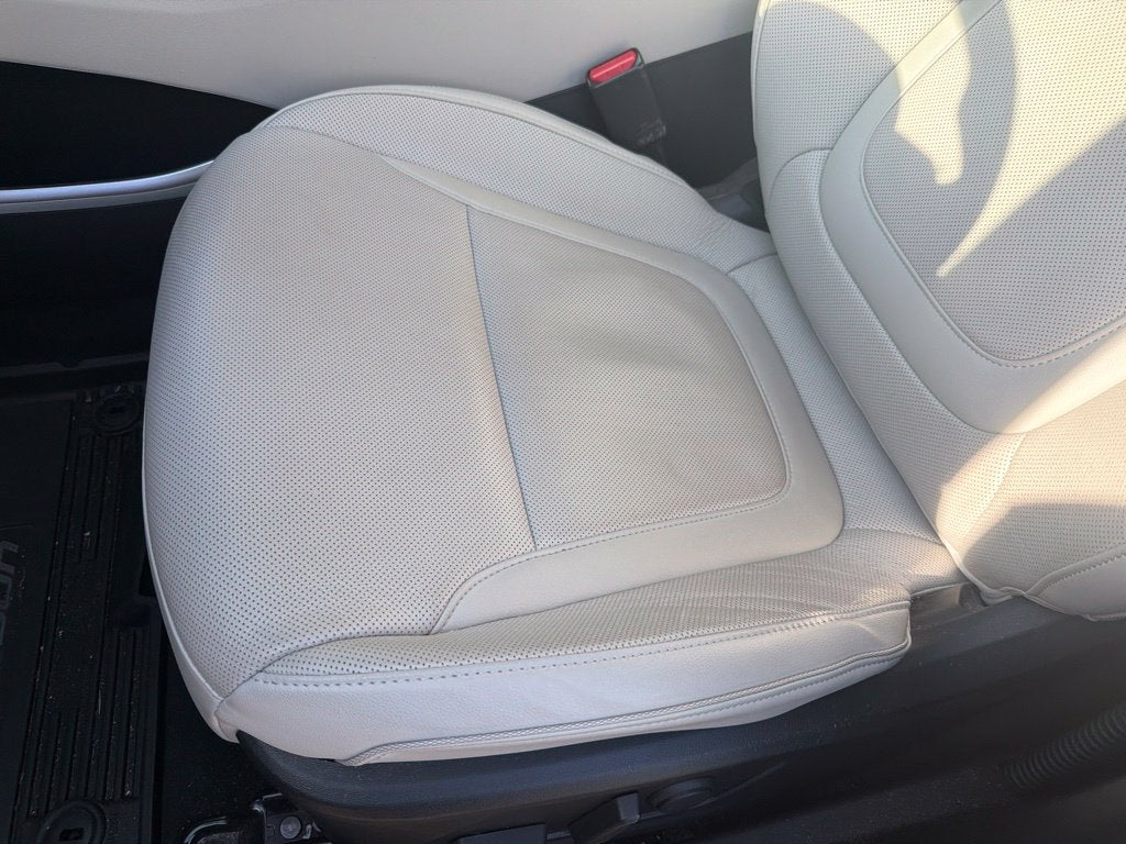 2024 Hyundai TUCSON Limited Pano Roof, Leather, Clean Carfax, One Owner