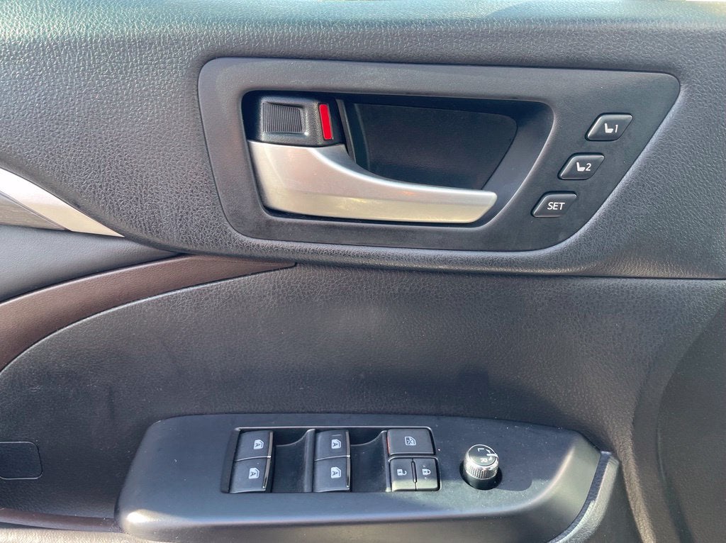 2018 Toyota Highlander Limited Platinum Leather, One Owner, Moonroof, Third Row
