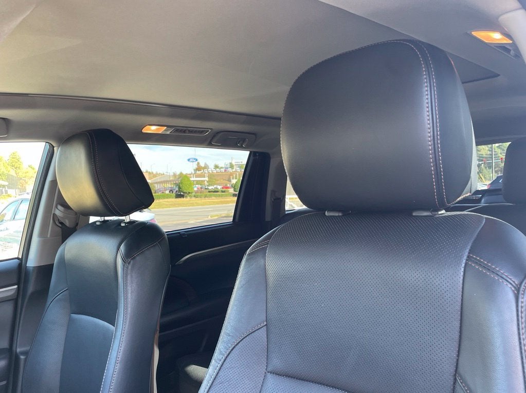 2018 Toyota Highlander Limited Platinum Leather, One Owner, Moonroof, Third Row