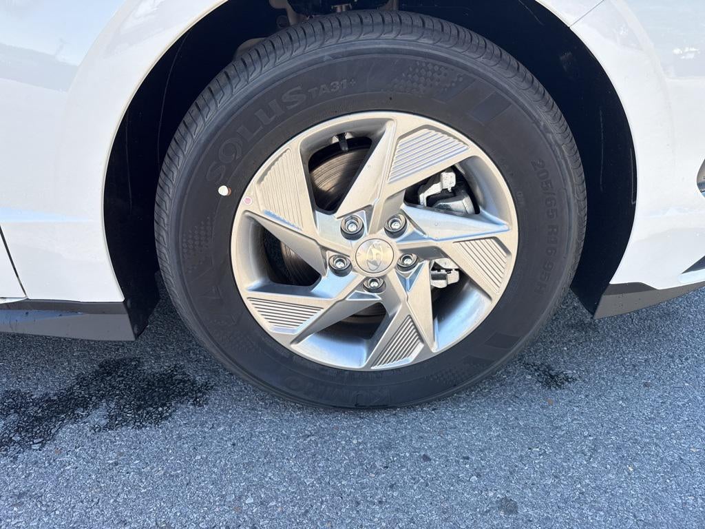 2025 Hyundai SONATA SE