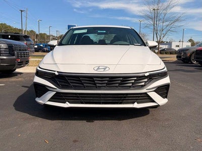 2026 Hyundai ELANTRA SE