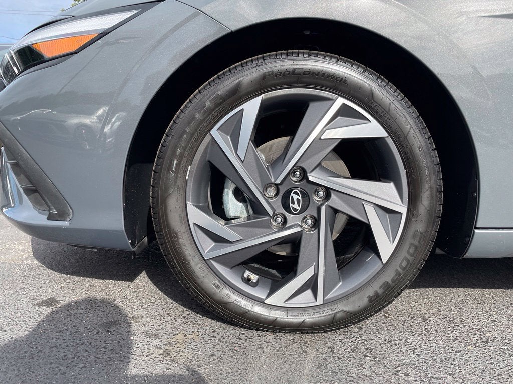 2025 Hyundai ELANTRA SEL Sport One Owner, Clean Carfax