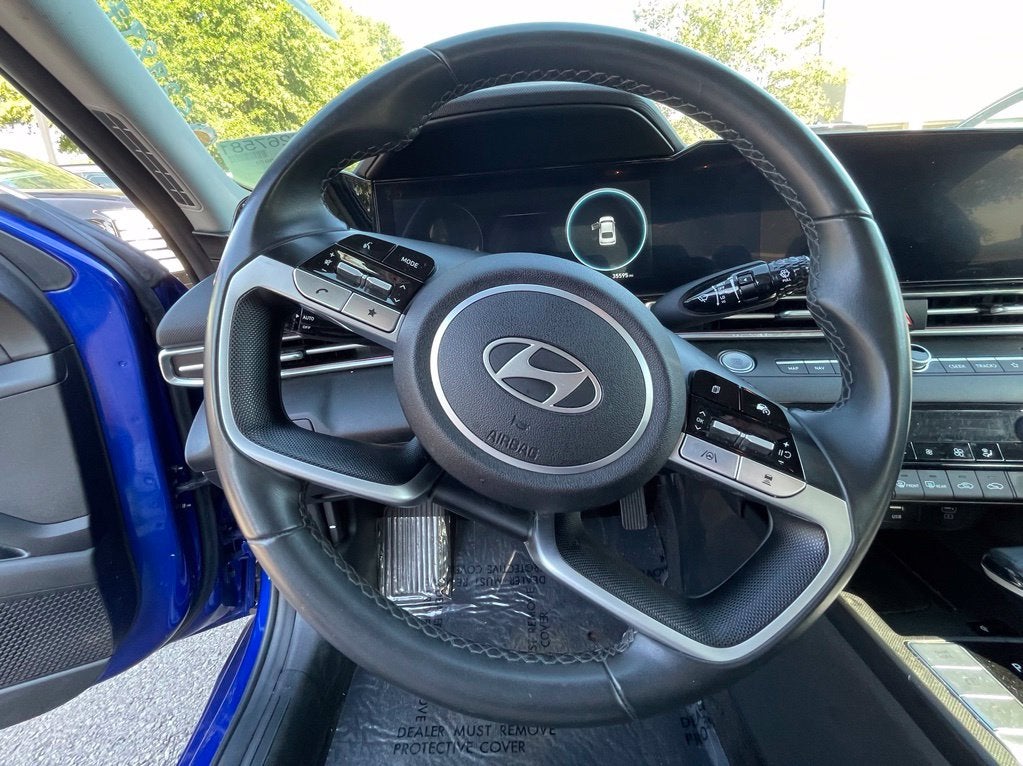 2025 Hyundai ELANTRA SEL Convenience Moonroof, One Owner