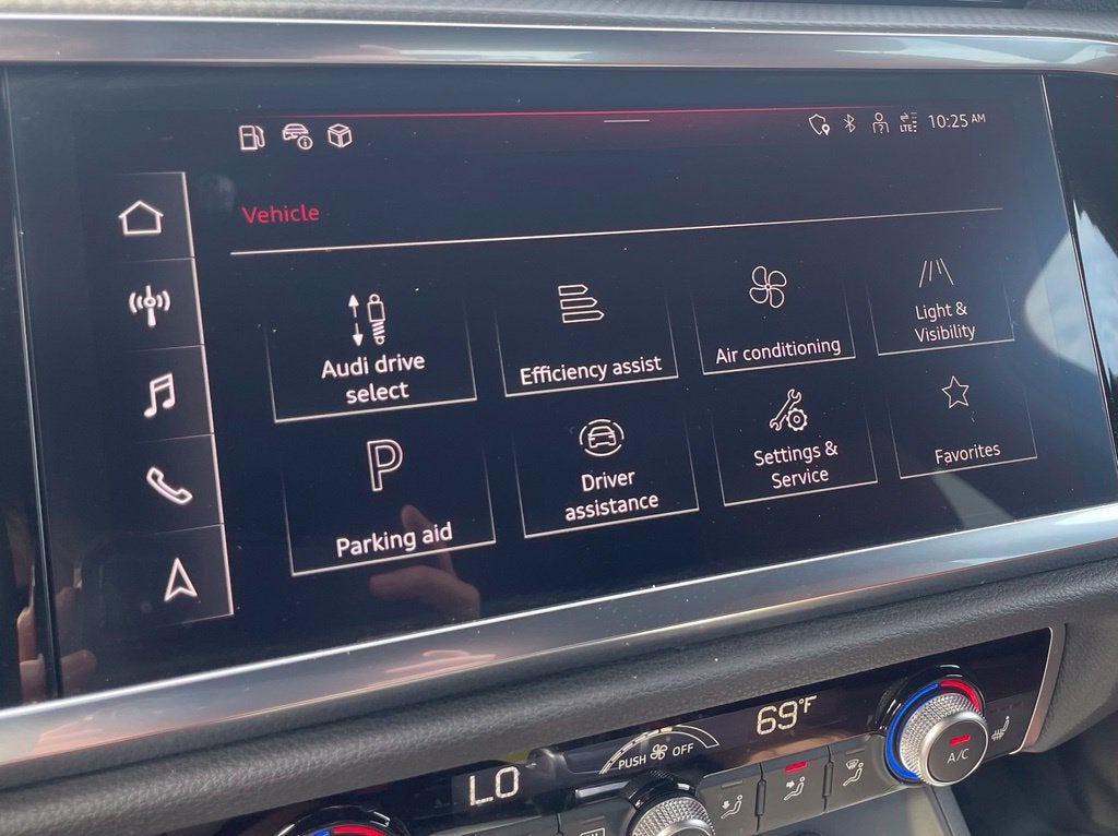 2024 Audi Q3 Premium Plus, One Owner, Navi, Leather, Moonroof S Line quattro