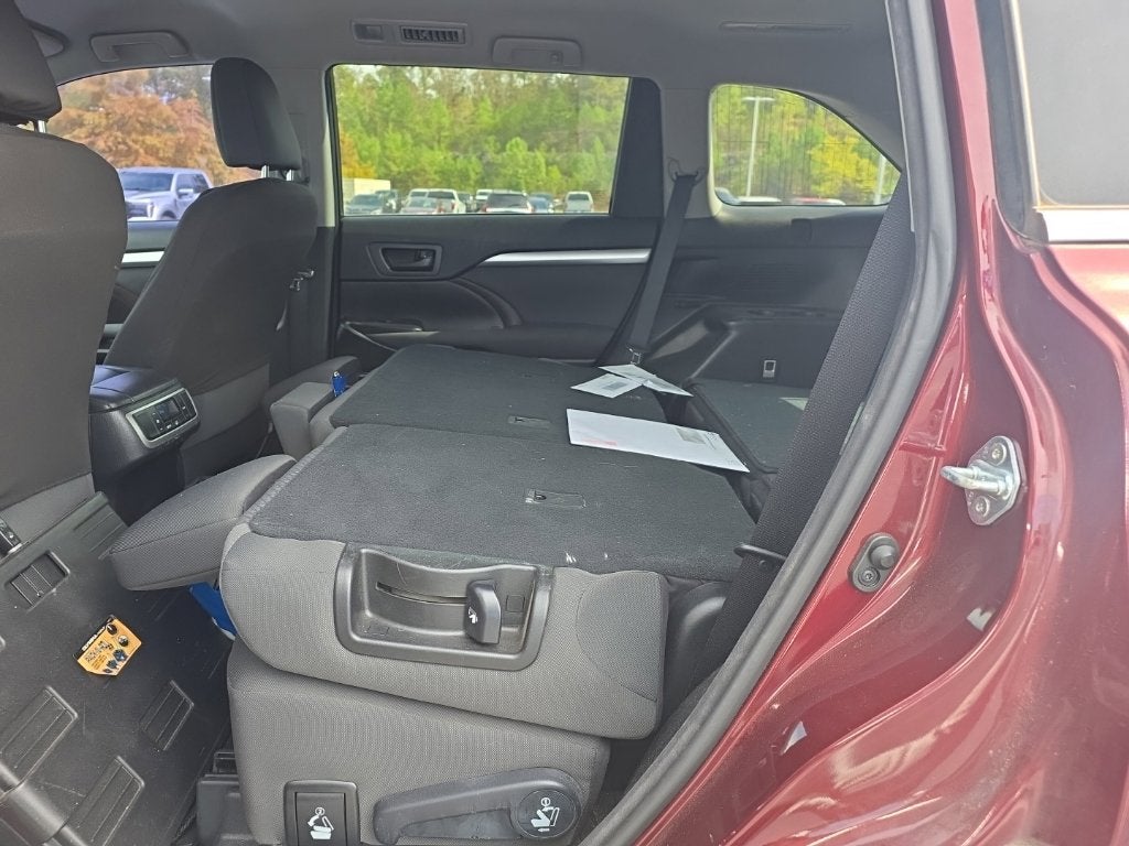 2016 Toyota Highlander LE V6