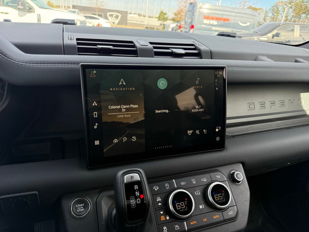 2024 Land Rover Defender 130 X-Dynamic SE