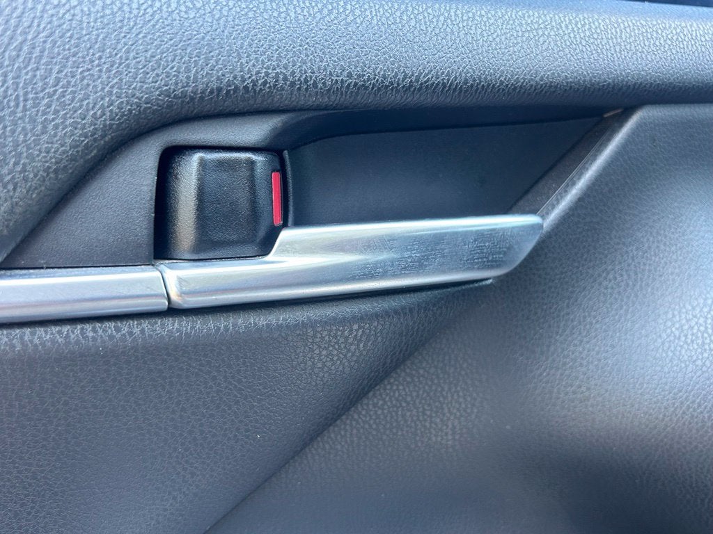2019 Toyota Camry SE - FORD BLUE CERTIFIED