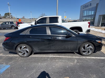 2024 Hyundai ELANTRA SEL