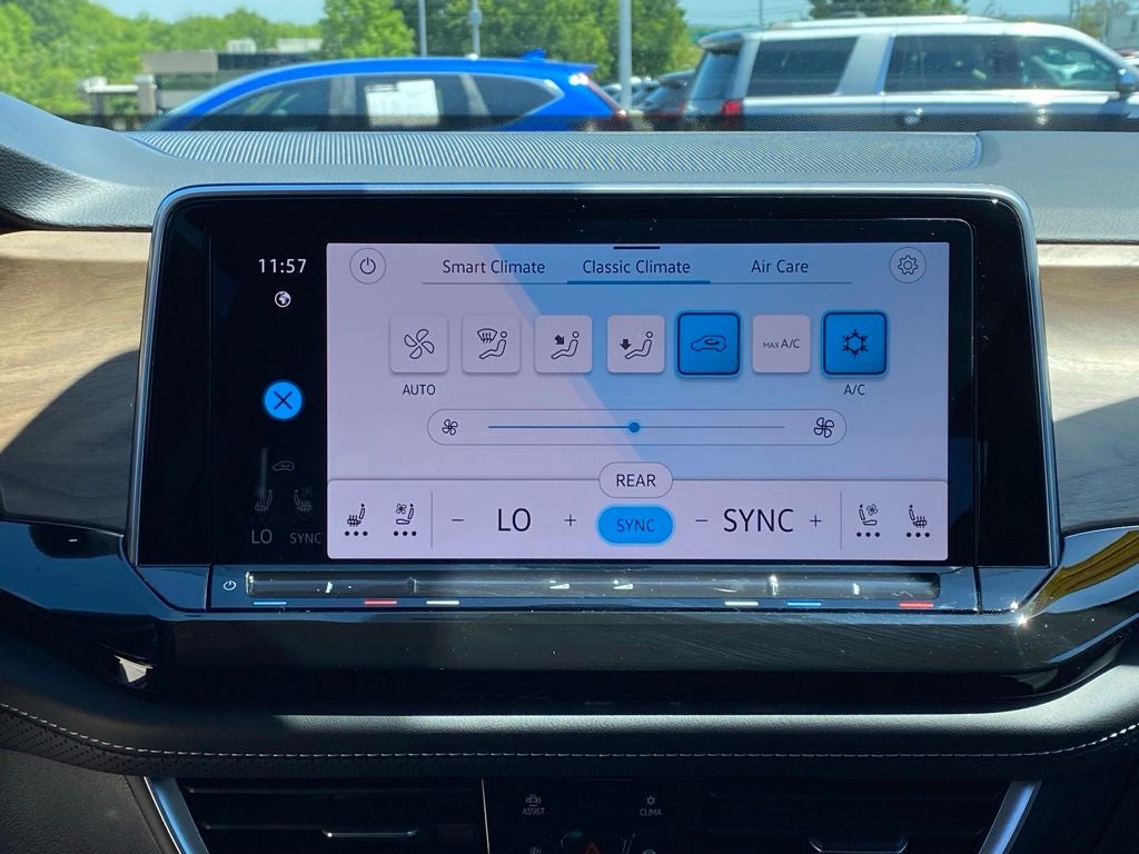 2025 Volkswagen Atlas 2.0T SE w/Technology
