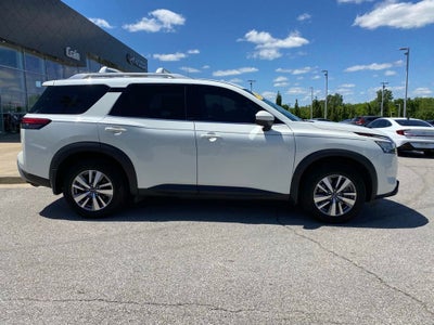 2022 Nissan Pathfinder SL
