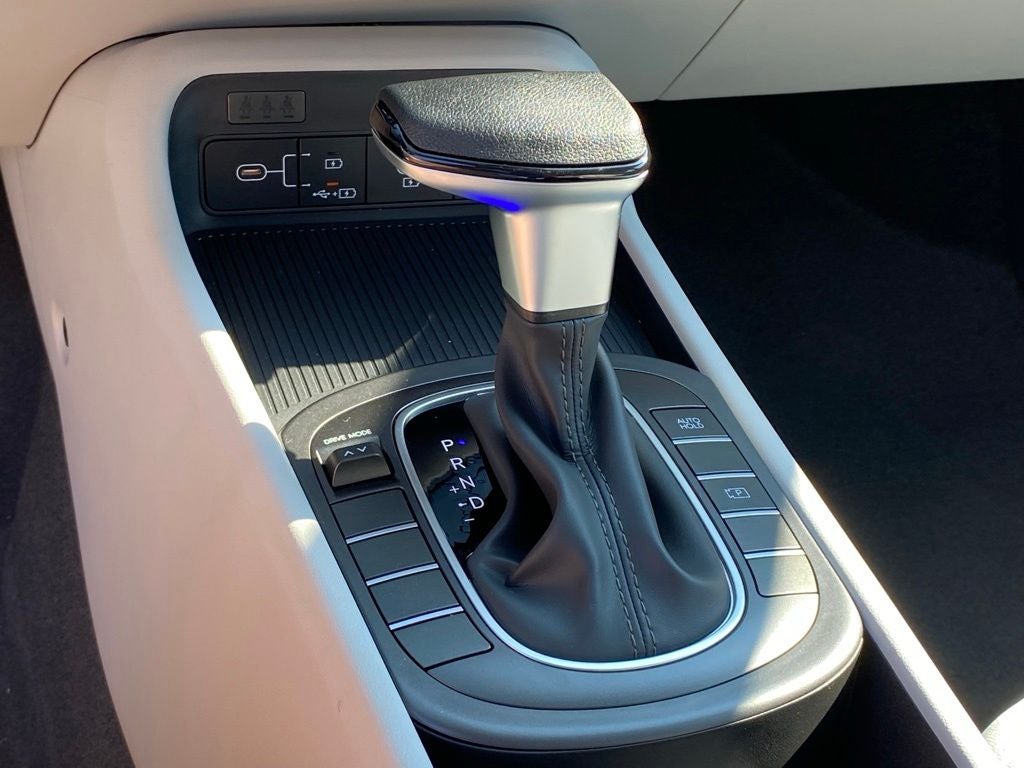 2027 Hyundai KONA SE FWD