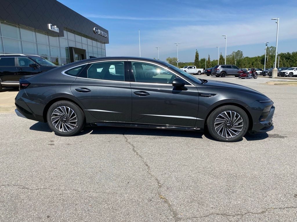 2026 Hyundai SONATA HYBRID SEL