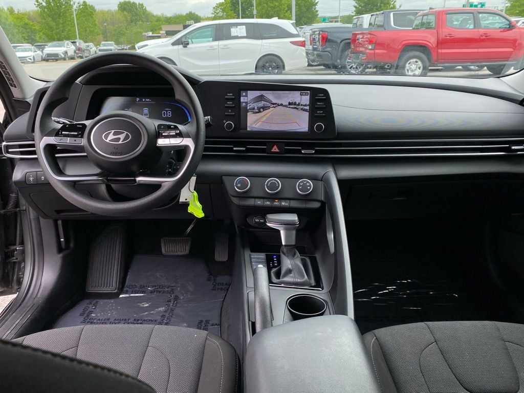 2024 Hyundai ELANTRA SE