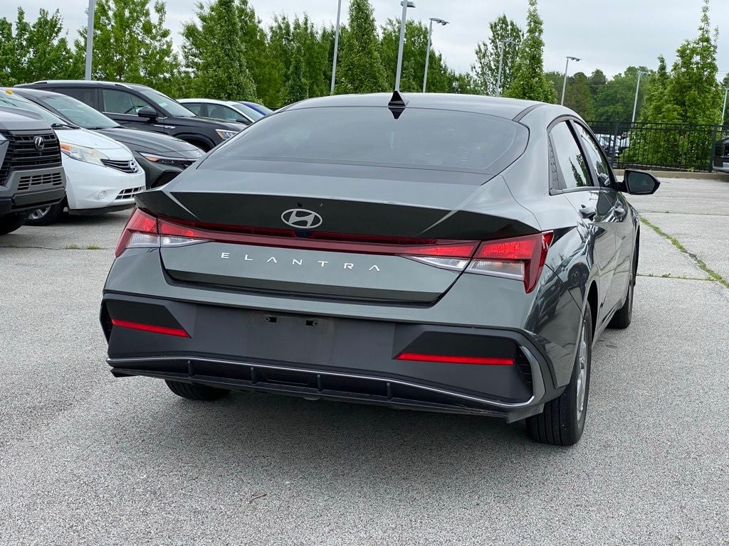 2024 Hyundai ELANTRA SE