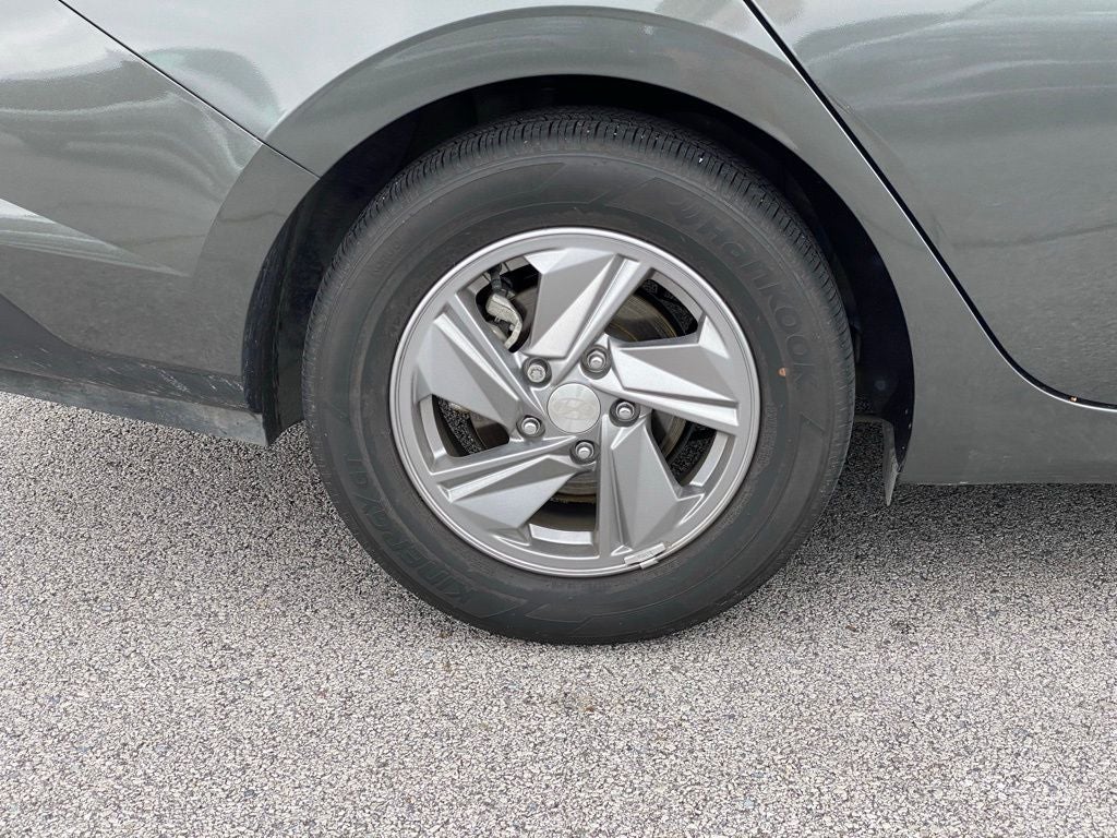 2024 Hyundai ELANTRA SE