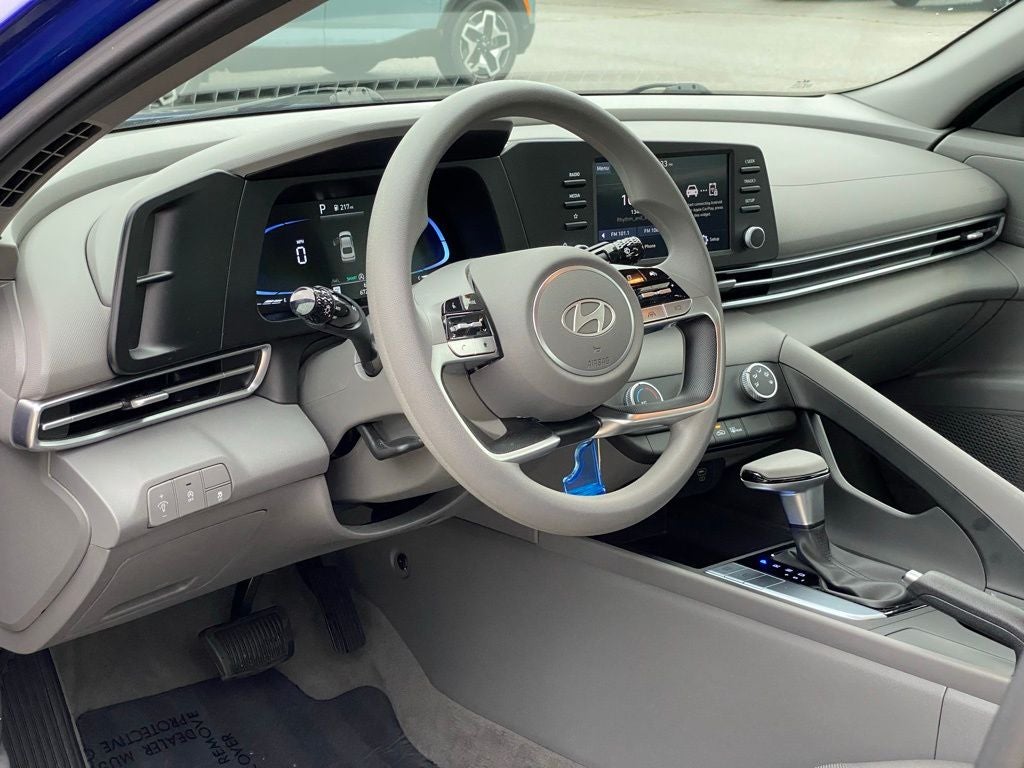 2024 Hyundai ELANTRA SE