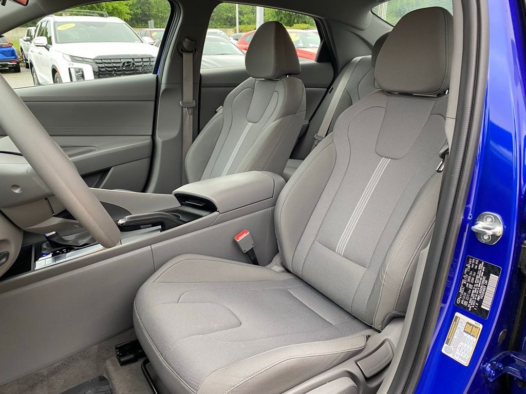 2024 Hyundai ELANTRA SE