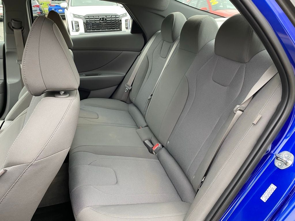 2024 Hyundai ELANTRA SE