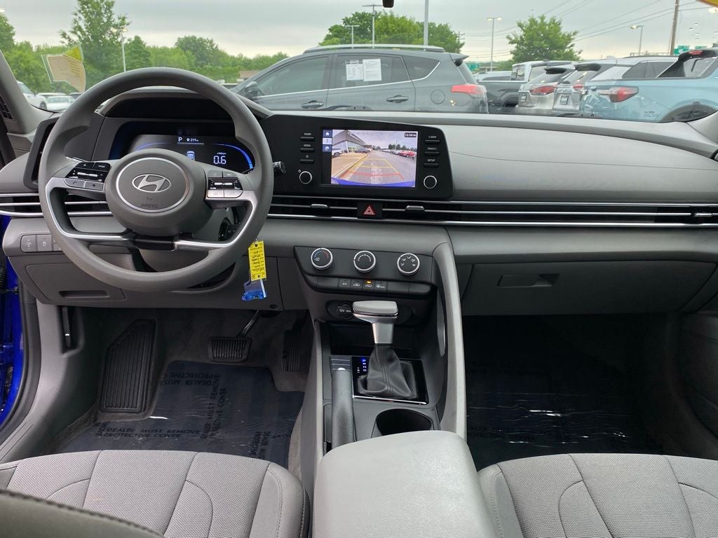 2024 Hyundai ELANTRA SE