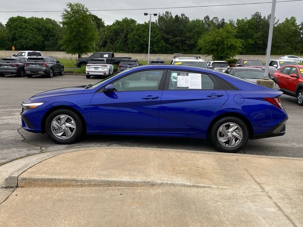 2024 Hyundai ELANTRA SE